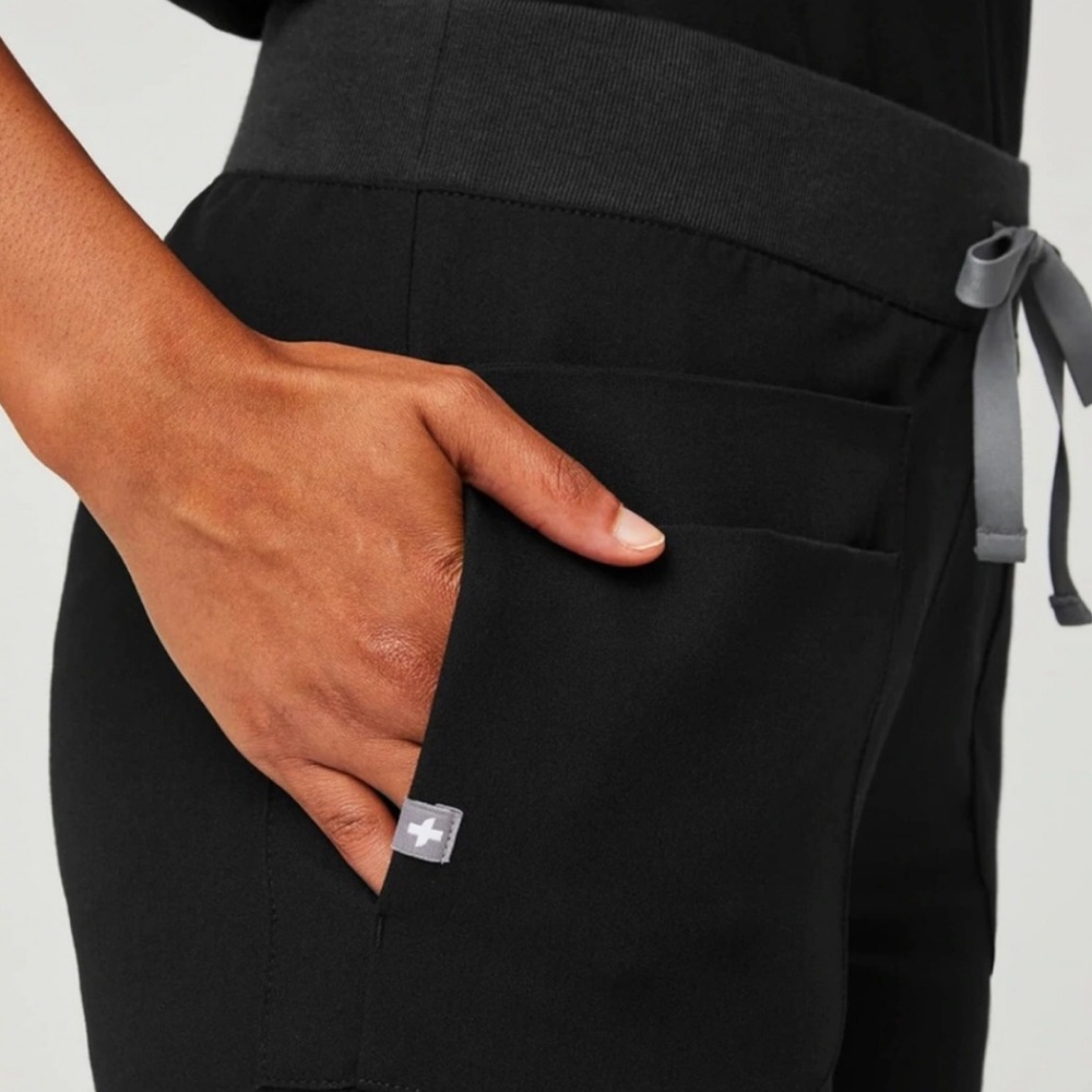 FIGS Nepal skinny scrub pants.